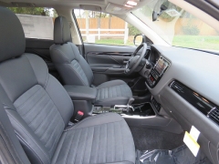 New 2019  Mitsubishi Outlander 4d SUV FWD SE at Promax Motors near Davenport, IA