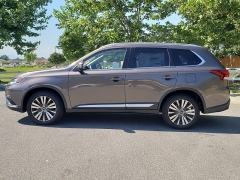 New 2019  Mitsubishi Outlander 4d SUV FWD SEL at Promax Motors near Davenport, IA