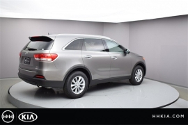 New 2018  Kia Sorento 4d SUV FWD LX at Promax Motors near Davenport, IA