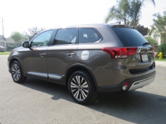 New 2019  Mitsubishi Outlander 4d SUV AWC SE at Promax Motors near Davenport, IA