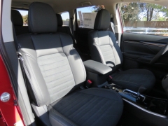 New 2019  Mitsubishi Outlander 4d SUV FWD SE at Promax Motors near Davenport, IA