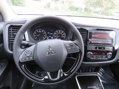 New 2019  Mitsubishi Outlander 4d SUV FWD SE at Promax Motors near Davenport, IA