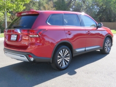 New 2019  Mitsubishi Outlander 4d SUV FWD SE at Promax Motors near Davenport, IA