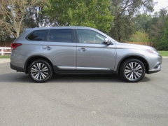 New 2019 Mitsubishi Outlander 4d SUV FWD SE at Blackhawk Used Cars near Bettendorf, IA