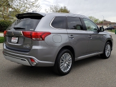 New 2019  Mitsubishi Outlander Plug-In Hybrid 4d SUV AWC SEL at Promax Motors near Davenport, IA