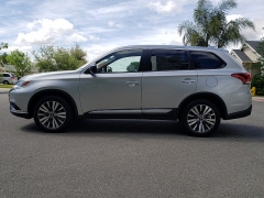 New 2019  Mitsubishi Outlander 4d SUV FWD ES at Promax Motors near Davenport, IA