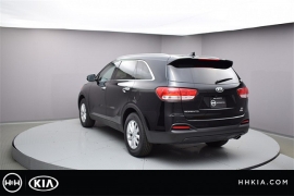 New 2018  Kia Sorento 4d SUV FWD LX at Promax Motors near Davenport, IA