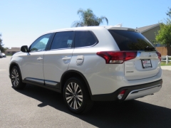 New 2019  Mitsubishi Outlander 4d SUV AWC SE at Promax Motors near Davenport, IA