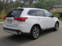 New 2019  Mitsubishi Outlander 4d SUV FWD SE at Promax Motors near Davenport, IA