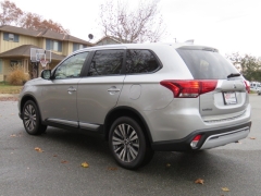 New 2019  Mitsubishi Outlander 4d SUV AWC SE at Promax Motors near Davenport, IA