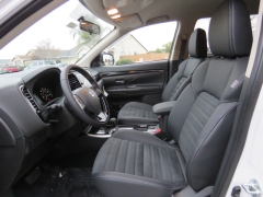 New 2019  Mitsubishi Outlander 4d SUV FWD SE at Promax Motors near Davenport, IA