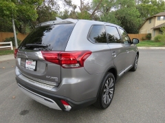New 2019  Mitsubishi Outlander 4d SUV FWD SE at Promax Motors near Davenport, IA