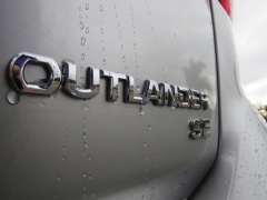 New 2019  Mitsubishi Outlander 4d SUV AWC SE at Promax Motors near Davenport, IA