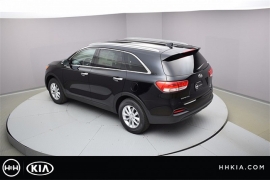 New 2018  Kia Sorento 4d SUV FWD LX at Promax Motors near Davenport, IA