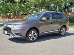 New 2019  Mitsubishi Outlander 4d SUV FWD SEL at Promax Motors near Davenport, IA