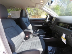 New 2019  Mitsubishi Outlander 4d SUV AWC SE at Promax Motors near Davenport, IA