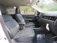 New 2019  Mitsubishi Outlander 4d SUV FWD SE at Promax Motors near Davenport, IA