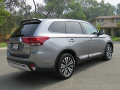 New 2019  Mitsubishi Outlander 4d SUV FWD SE at Promax Motors near Davenport, IA