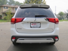 New 2019  Mitsubishi Outlander 4d SUV FWD SE at Promax Motors near Davenport, IA