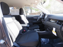 New 2019  Mitsubishi Outlander 4d SUV FWD ES at Promax Motors near Davenport, IA