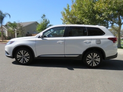 New 2019  Mitsubishi Outlander 4d SUV AWC SE at Promax Motors near Davenport, IA