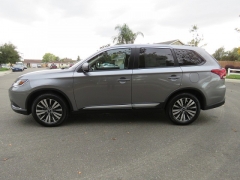 New 2019  Mitsubishi Outlander 4d SUV FWD SE at Promax Motors near Davenport, IA