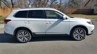 New 2019  Mitsubishi Outlander 4d SUV FWD SE at Promax Motors near Davenport, IA