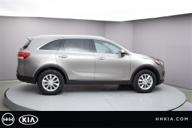 New 2018  Kia Sorento 4d SUV FWD LX at Promax Motors near Davenport, IA