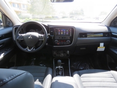 New 2019  Mitsubishi Outlander 4d SUV AWC SE at Promax Motors near Davenport, IA