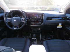 New 2019  Mitsubishi Outlander 4d SUV FWD SE at Promax Motors near Davenport, IA