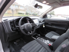 New 2019  Mitsubishi Outlander 4d SUV AWC SE at Promax Motors near Davenport, IA