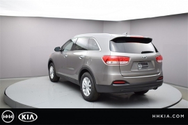 New 2018  Kia Sorento 4d SUV FWD LX at Promax Motors near Davenport, IA