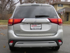 New 2019  Mitsubishi Outlander 4d SUV AWC SE at Promax Motors near Davenport, IA