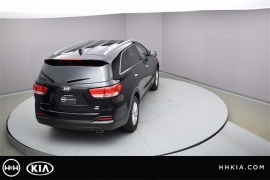 New 2018  Kia Sorento 4d SUV FWD LX at Promax Motors near Davenport, IA