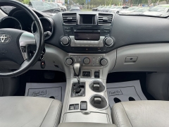 Used 2011  Toyota Highlander 4WD 4dr V6 &lpar;Natl&rpar; at B&L Auto Sales near West Columbia&comma; SC