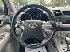 Used 2011  Toyota Highlander 4WD 4dr V6 &lpar;Natl&rpar; at B&L Auto Sales near West Columbia&comma; SC