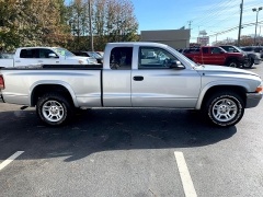 Used 2003  Dodge Dakota 2dr Club Cab 131" WB SLT at Blackhawk Used Cars near Bettendorf, IA