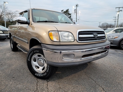 Used 2001 Toyota Tundra 4WD Access Cab SR5 AT at Blackhawk Used Cars near Bettendorf, IA