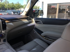 Used 2017  GMC Yukon XL 4d SUV 4WD Denali at Blackhawk Used Cars near Bettendorf, IA