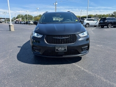 Used 2023  Chrysler Pacifica Touring L FWD at Chip Wynn Motors near Paducah&comma; KY