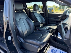 Used 2023  Chrysler Pacifica Touring L FWD at Chip Wynn Motors near Paducah&comma; KY