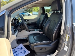 Used 2023  Chrysler Pacifica Limited FWD at Chip Wynn Motors near Paducah&comma; KY
