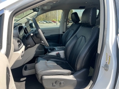 Used 2024  Chrysler Pacifica Touring L FWD at Chip Wynn Motors near Paducah&comma; KY