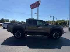 Used 2024  Toyota Tacoma 4WD Hybrid Double Cab Bed AT &lpar;Natl&rpar; at Chip Wynn Motors near Paducah&comma; KY