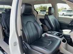 Used 2024  Chrysler Pacifica Touring L FWD at Chip Wynn Motors near Paducah&comma; KY