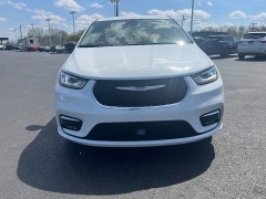 Used 2024  Chrysler Pacifica Touring L FWD at Chip Wynn Motors near Paducah&comma; KY