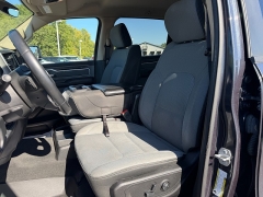 Used 2020  Ram 1500 Big Horn 4x4 Crew Cab 5'7" Box at Chip Wynn Motors near Paducah&comma; KY