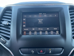 Used 2021  Jeep Cherokee Altitude 4x4 at Chip Wynn Motors near Paducah&comma; KY