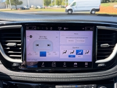 Used 2023  Chrysler Pacifica Touring L FWD at Chip Wynn Motors near Paducah&comma; KY