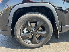 Used 2021  Jeep Cherokee Altitude 4x4 at Chip Wynn Motors near Paducah&comma; KY